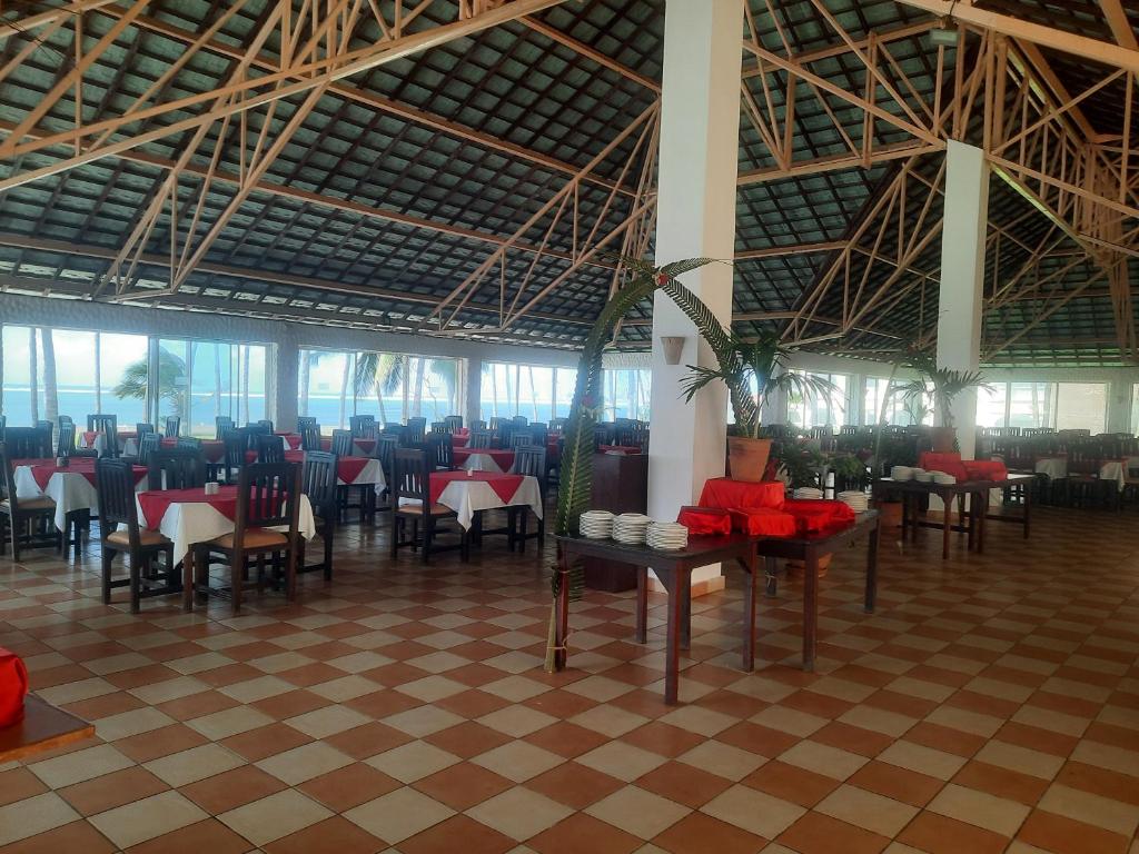 Sun and Sand Beach Resort image 5